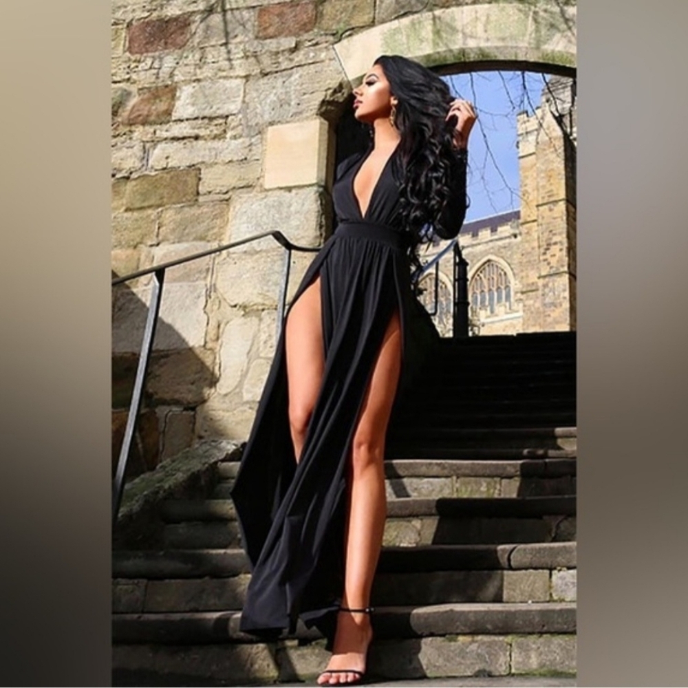 Elegant Black Evening Gown - Picture 2 of 8